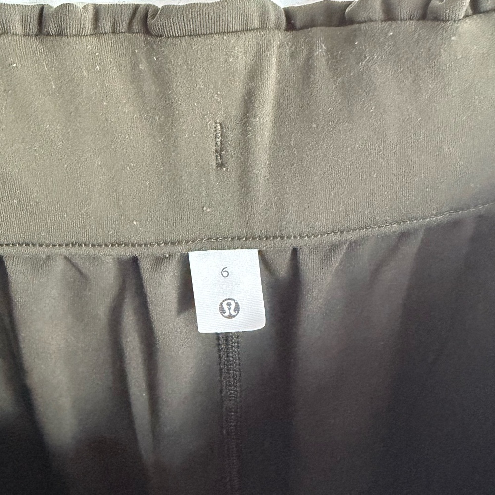 Lululemon Jogger in Dark Green - Picture 7 of 8